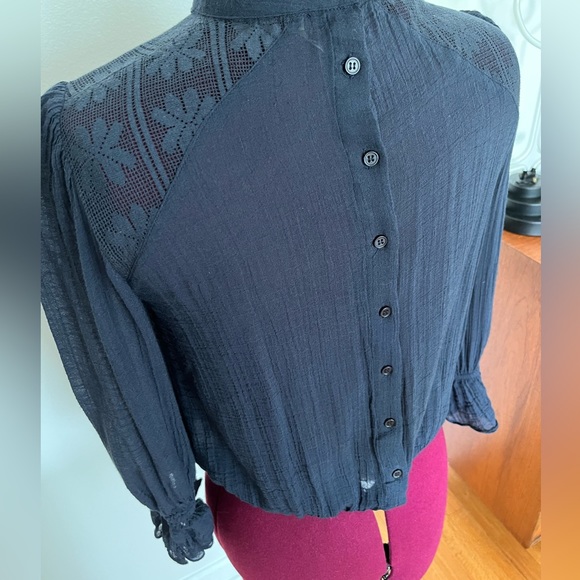Free People Navy Blue Sheer Blouse w/Lace Flower Detail Size XS, Very Unique - Picture 6 of 9